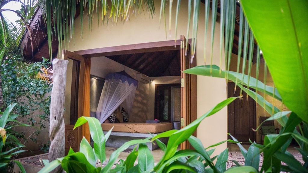 Surf N Sun- Arugambay Hotel